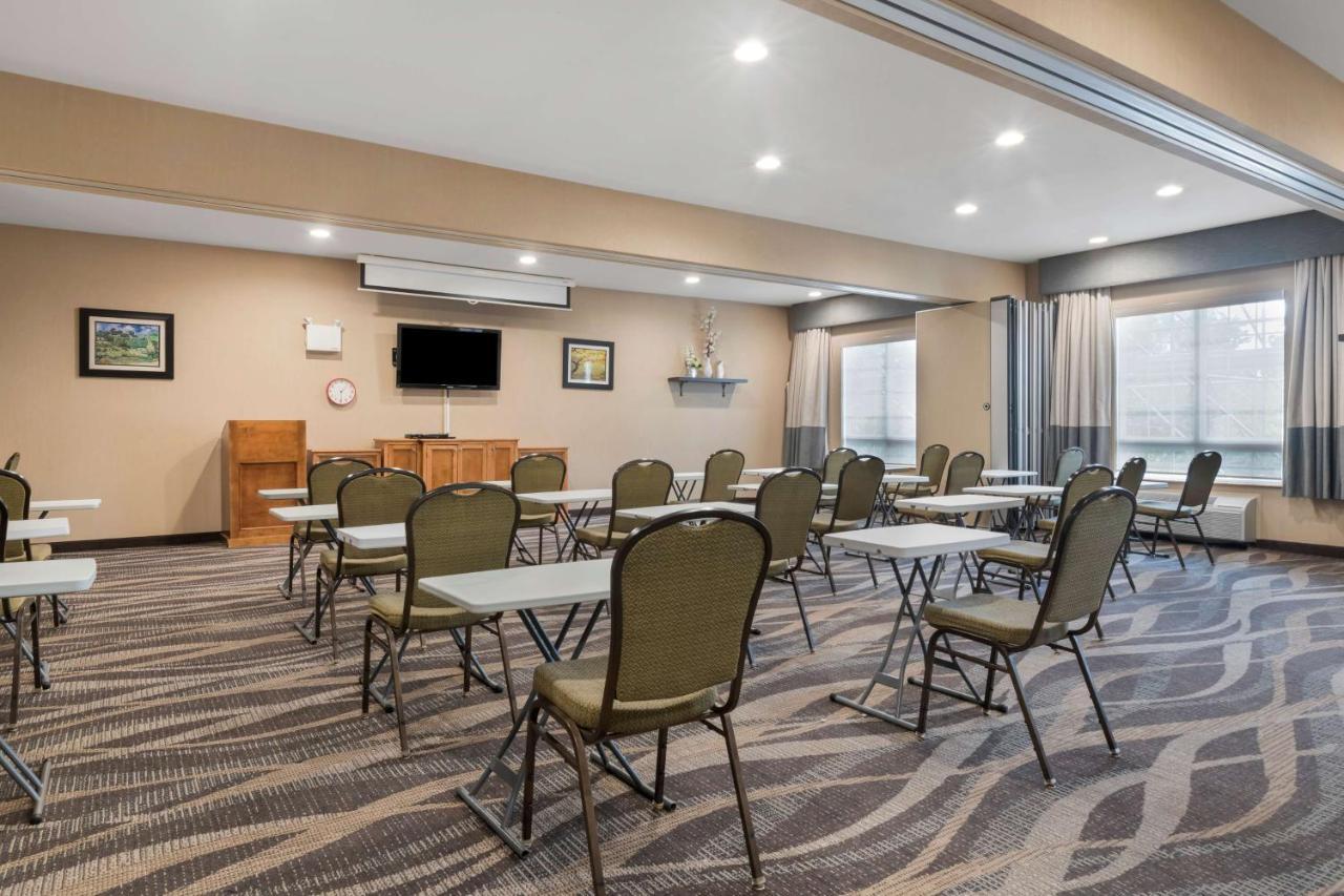 BEST WESTERN PLUS Saint John Hotel&Suites Exterior foto